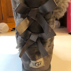 ⭐️ GRAY BAILEY BOW UGGS ⭐️